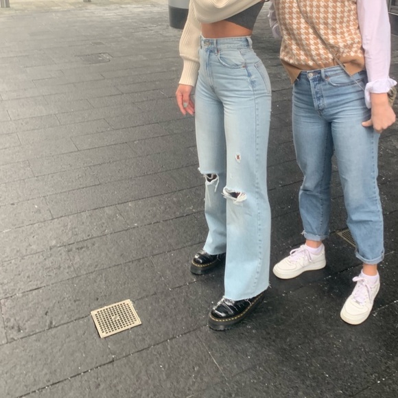 Zara Light Wash High Waisted Wide Leg Jeans - Picture 11 of 11